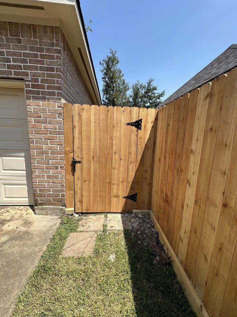 Affordable wood and metal fences in Pearland